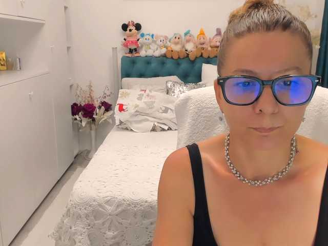 SalomeJade live cam on BongaCams