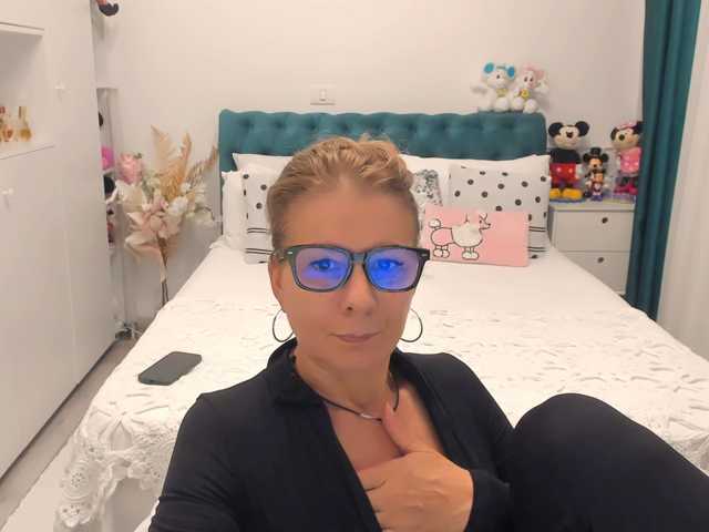 SalomeJade live cam on BongaCams