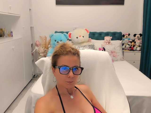 SalomeJade live cam on BongaCams