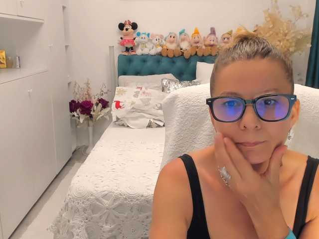 SalomeJade live cam on BongaCams