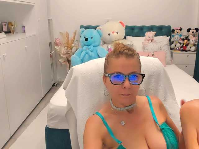 SalomeJade live cam on BongaCams