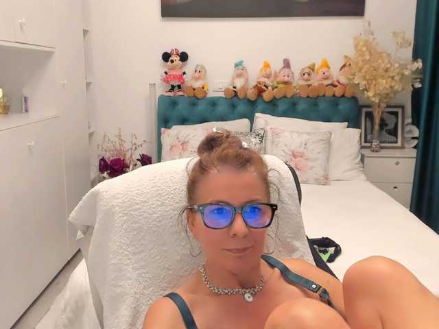 SalomeJade live cam on BongaCams