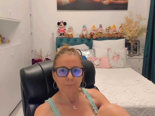 SalomeJade live cam on BongaCams