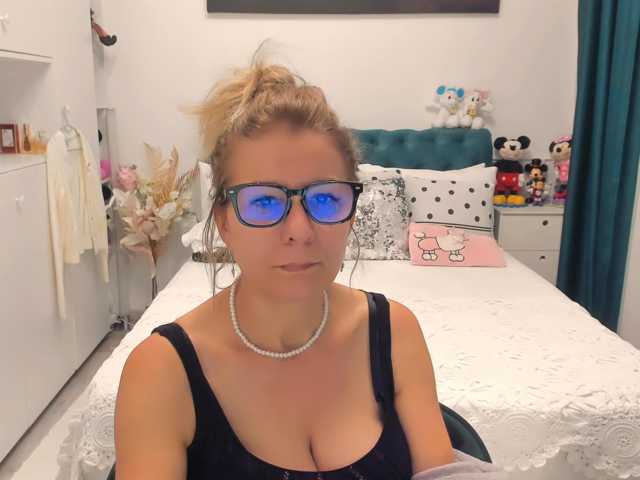 SalomeJade live cam on BongaCams