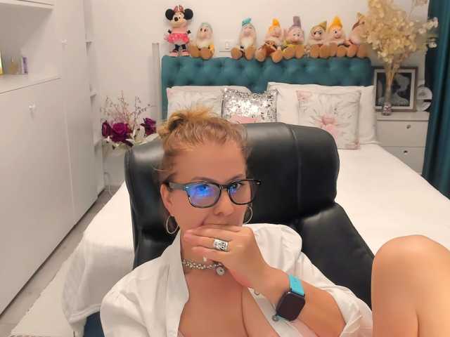 SalomeJade live cam on BongaCams
