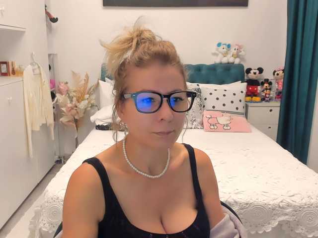 SalomeJade live cam on BongaCams