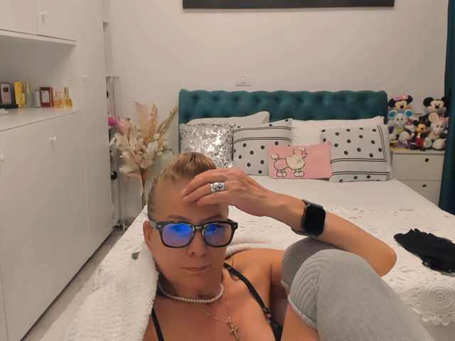 SalomeJade live cam on BongaCams