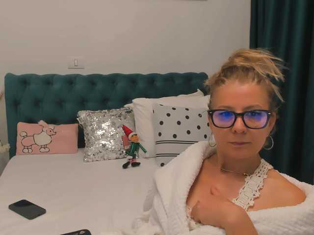 SalomeJade live cam on BongaCams