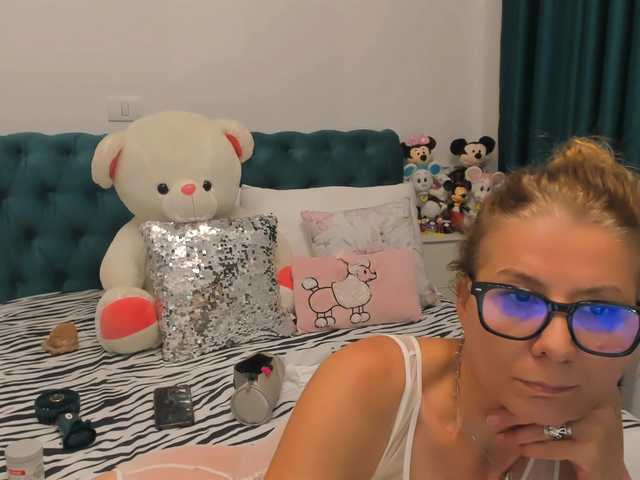 SalomeJade live cam on BongaCams