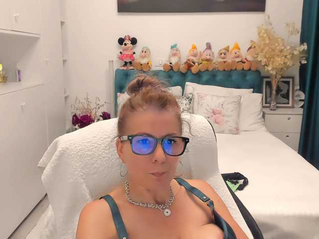 SalomeJade live cam on BongaCams