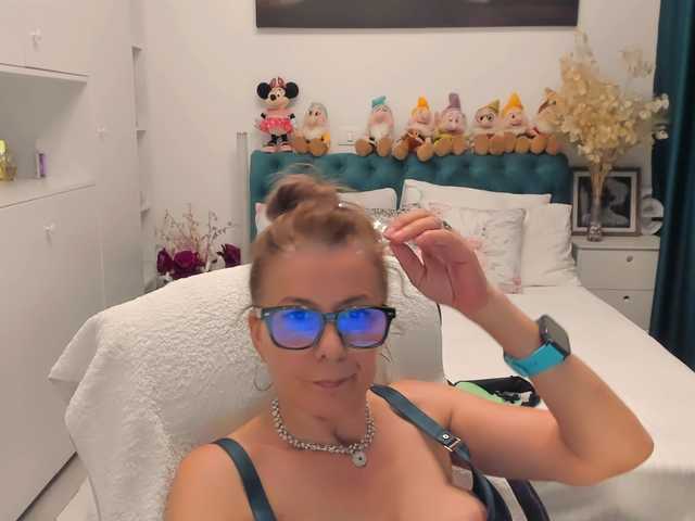 SalomeJade live cam on BongaCams