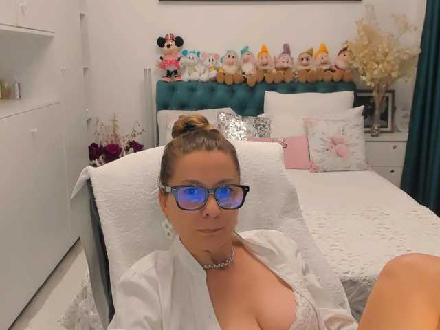 SalomeJade live cam on BongaCams