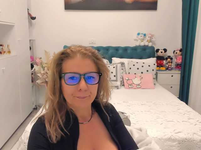 SalomeJade live cam on BongaCams