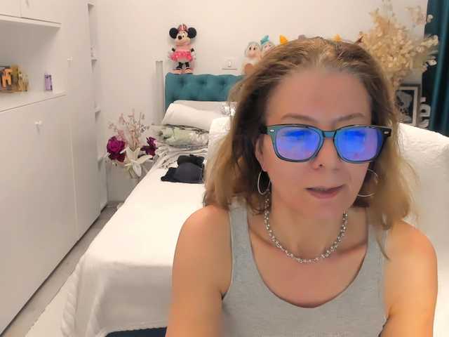 SalomeJade's BongaCams show and profile