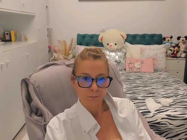 SalomeJade live cam on BongaCams