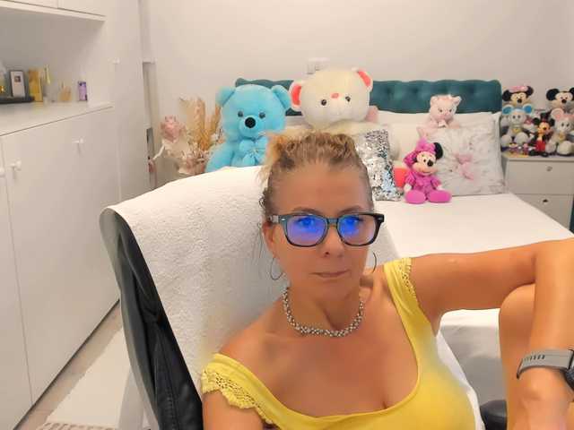 SalomeJade live cam on BongaCams