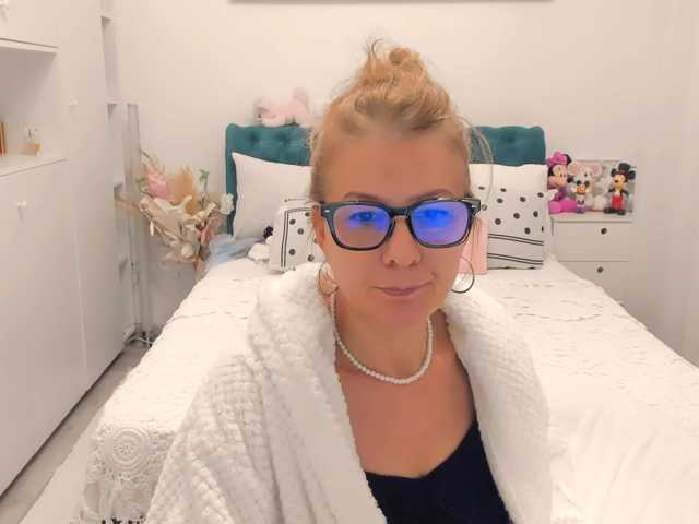 SalomeJade live cam on BongaCams