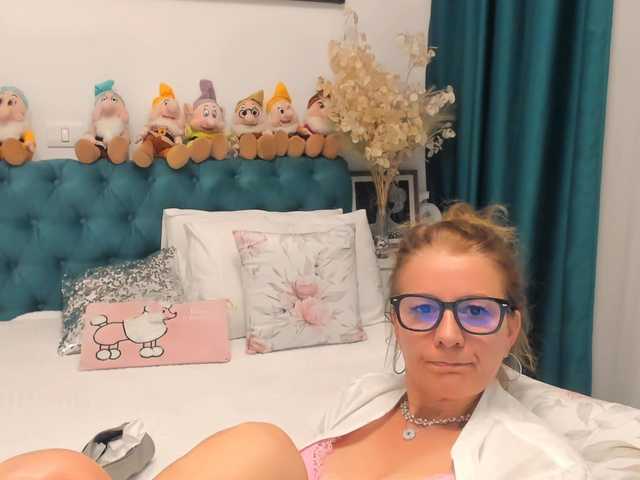 SalomeJade live cam on BongaCams