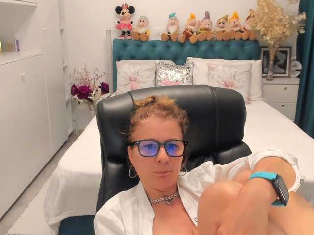 SalomeJade live cam on BongaCams
