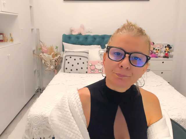 SalomeJade live cam on BongaCams