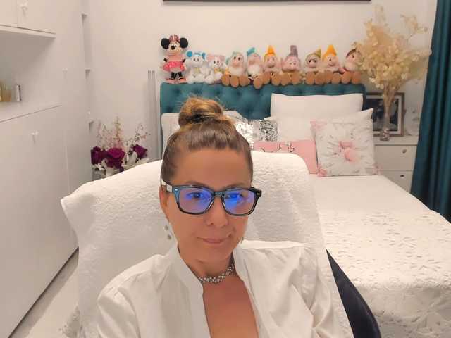 SalomeJade live cam on BongaCams