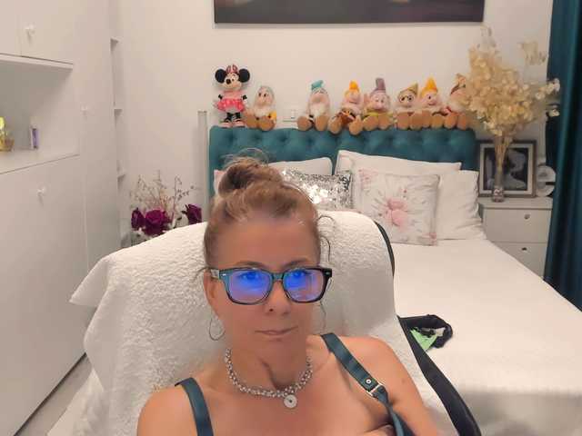 SalomeJade live cam on BongaCams