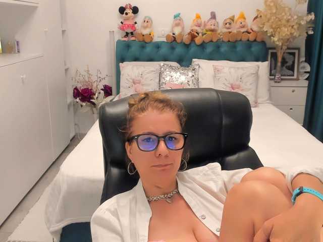 SalomeJade live cam on BongaCams