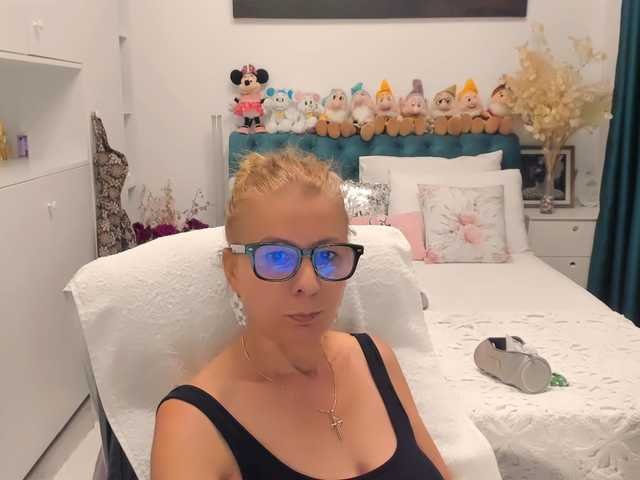 SalomeJade live cam on UnifiedCams