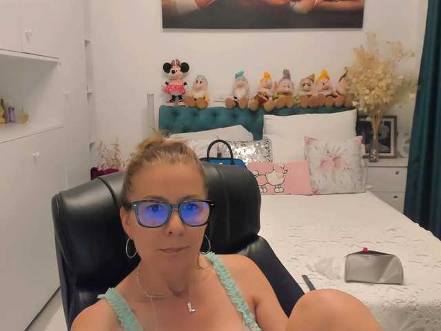 SalomeJade live cam on BongaCams