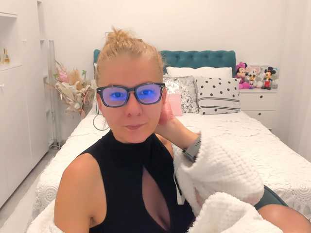 SalomeJade live cam on BongaCams