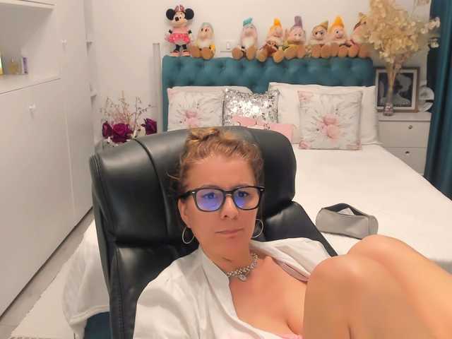 SalomeJade live cam on BongaCams