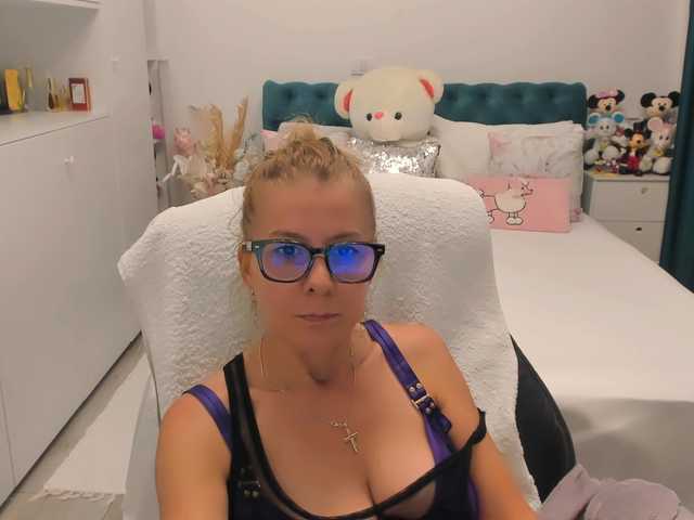 SalomeJade live cam on BongaCams