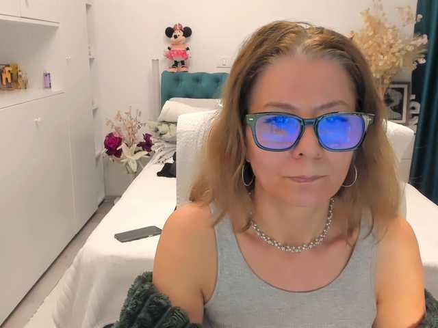 SalomeJade's BongaCams show and profile