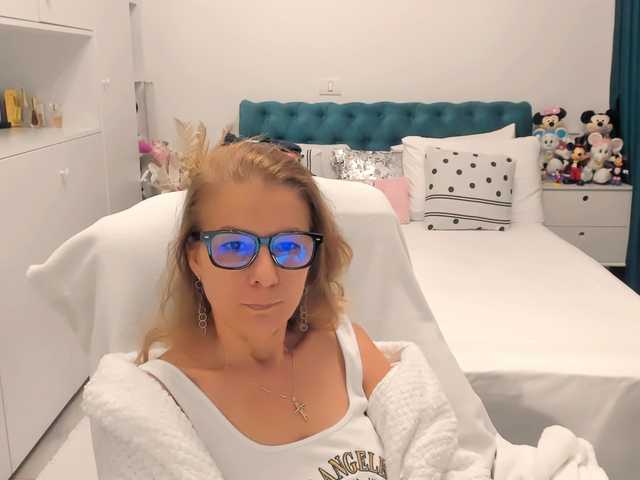 SalomeJade live cam on BongaCams