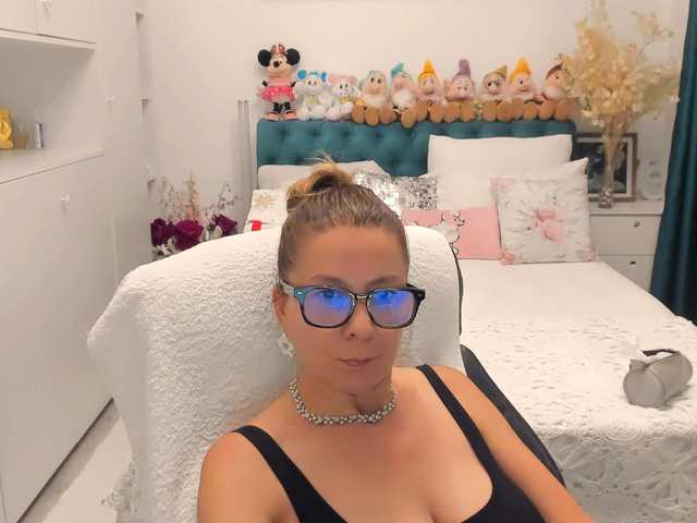 SalomeJade live cam on BongaCams