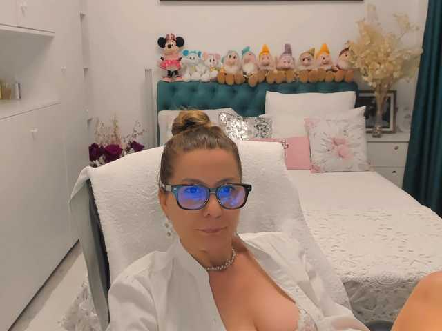 SalomeJade live cam on BongaCams