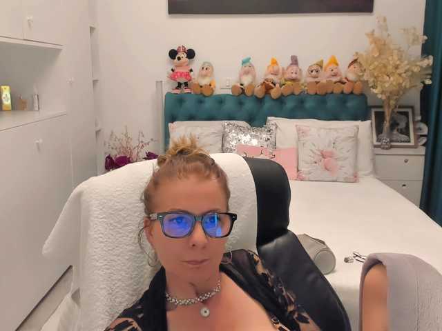SalomeJade live cam on BongaCams