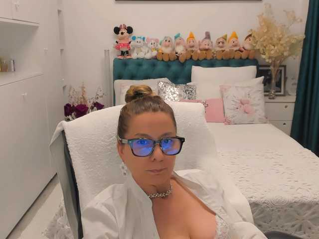 SalomeJade live cam on BongaCams