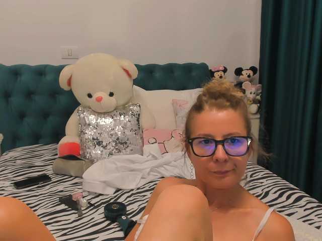 SalomeJade live cam on BongaCams