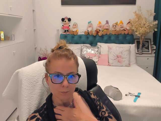 SalomeJade live cam on BongaCams