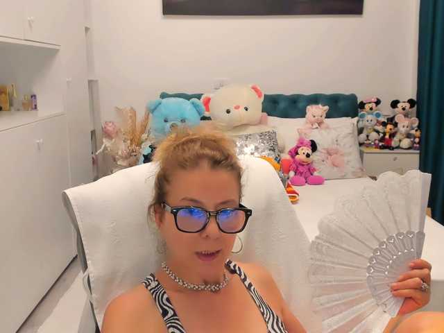 SalomeJade live cam on BongaCams
