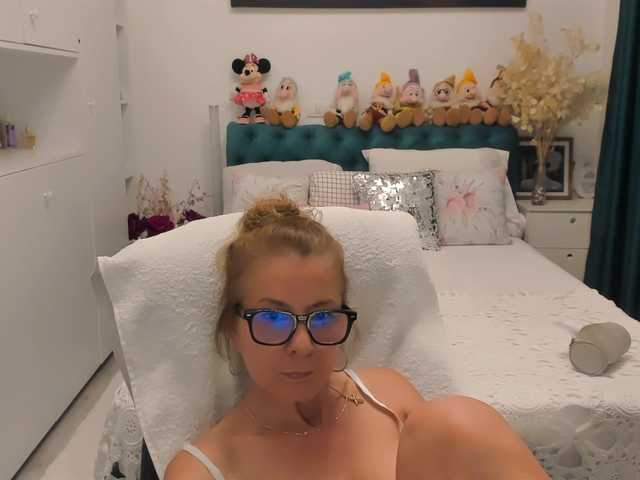 SalomeJade live cam on BongaCams