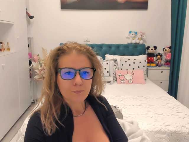 SalomeJade live cam on BongaCams