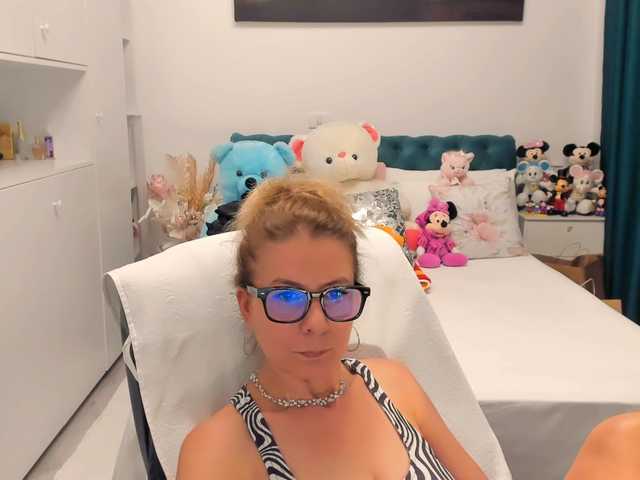 SalomeJade live cam on BongaCams