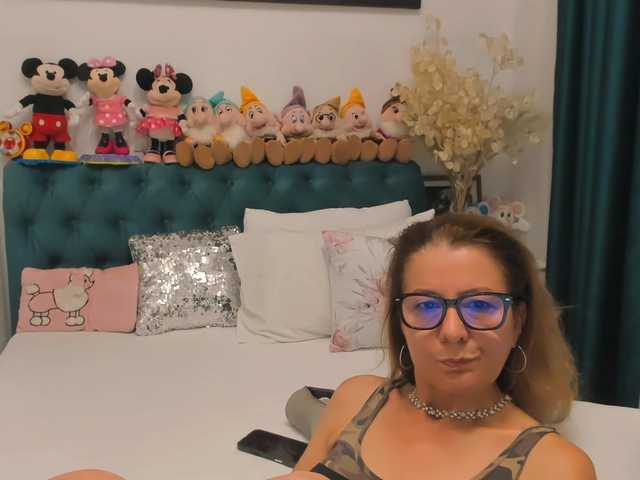 SalomeJade live cam on BongaCams