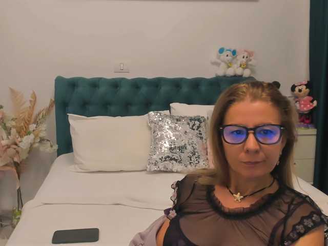 SalomeJade live cam on BongaCams