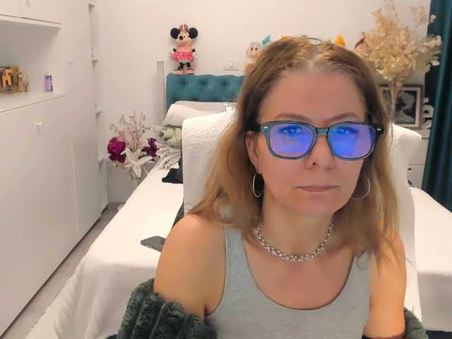 SalomeJade's BongaCams show and profile