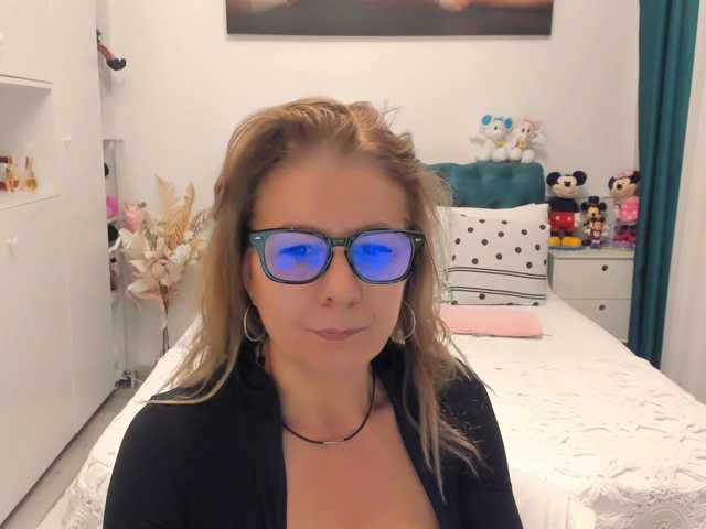 SalomeJade live cam on BongaCams