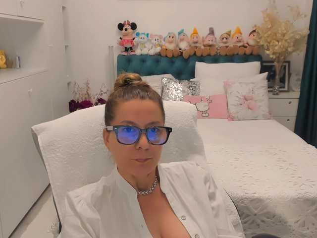 SalomeJade live cam on BongaCams