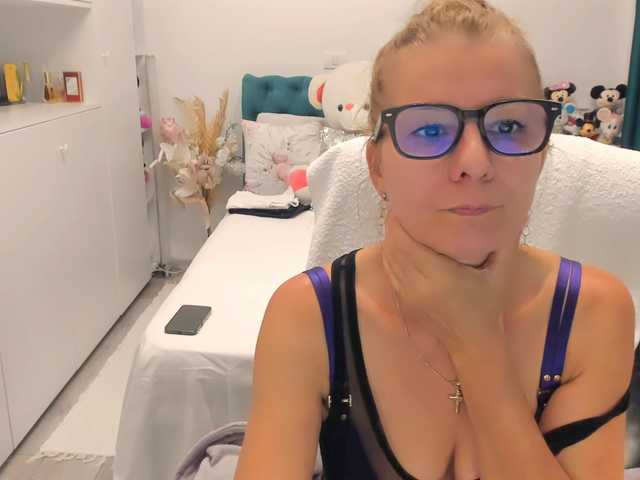 SalomeJade live cam on BongaCams